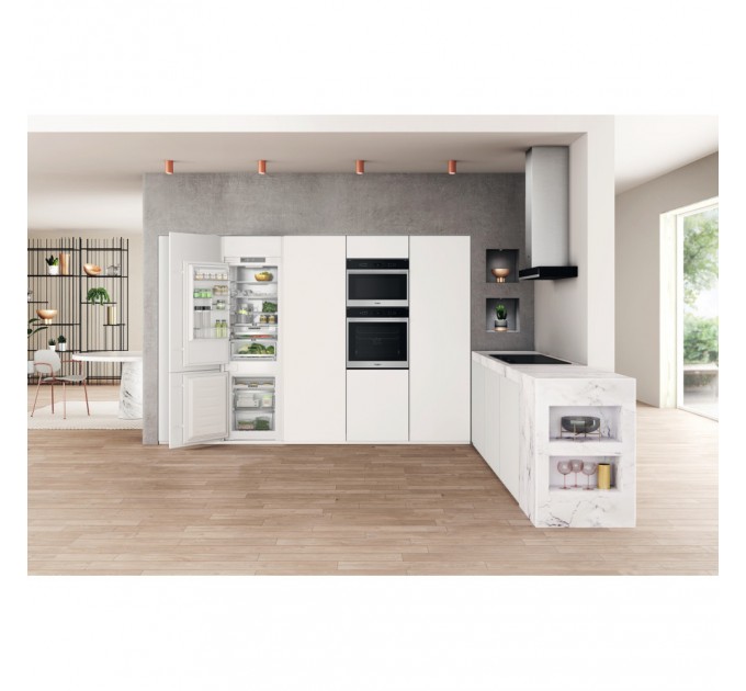 Вбудований холодильник Whirlpool WHC18 T311